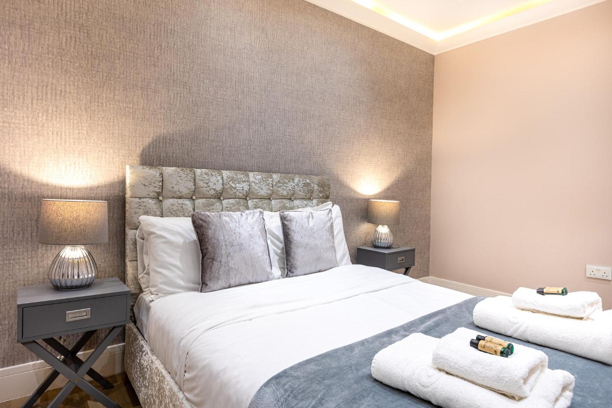 Modern 4 Bdr 3 Bth Apt Minutes From Edgware Road 런던 외부 사진
